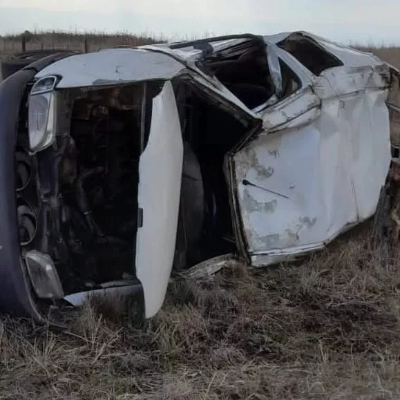 Villa Yacanto: una camioneta volcó sobre la ruta s228