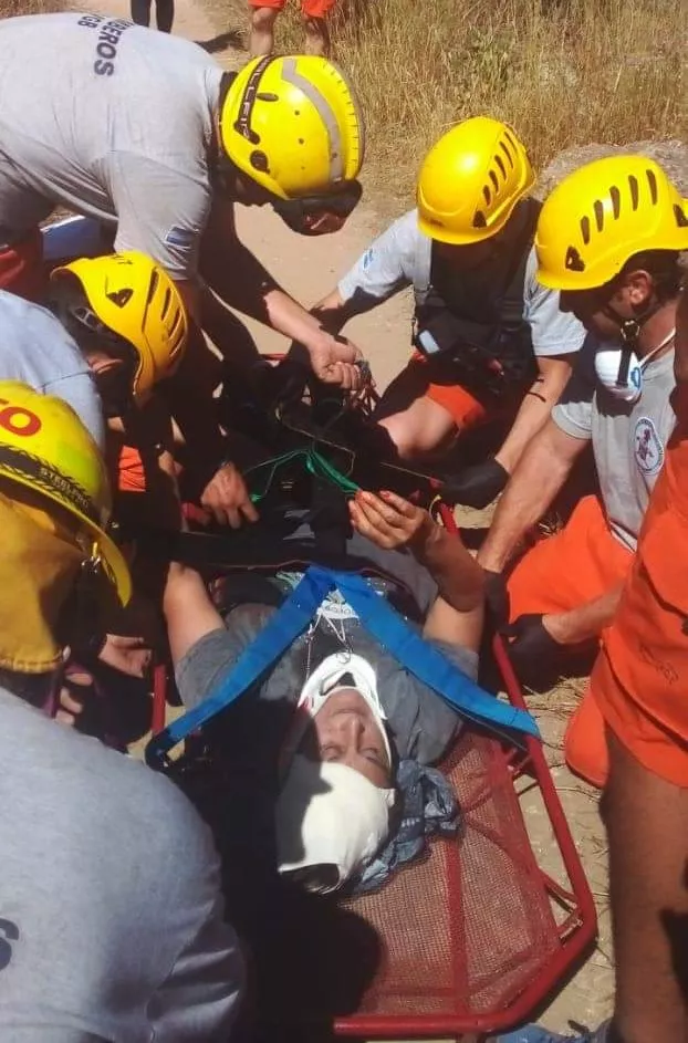 Villa General Belgrano: bomberos rescataron a una mujer golpeada en el Cerro de la Virgen 