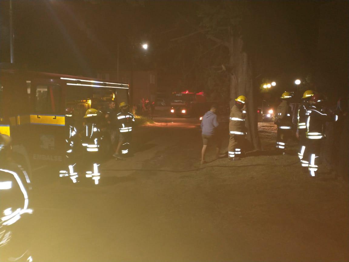 Incendio de vivienda en Embalse 05