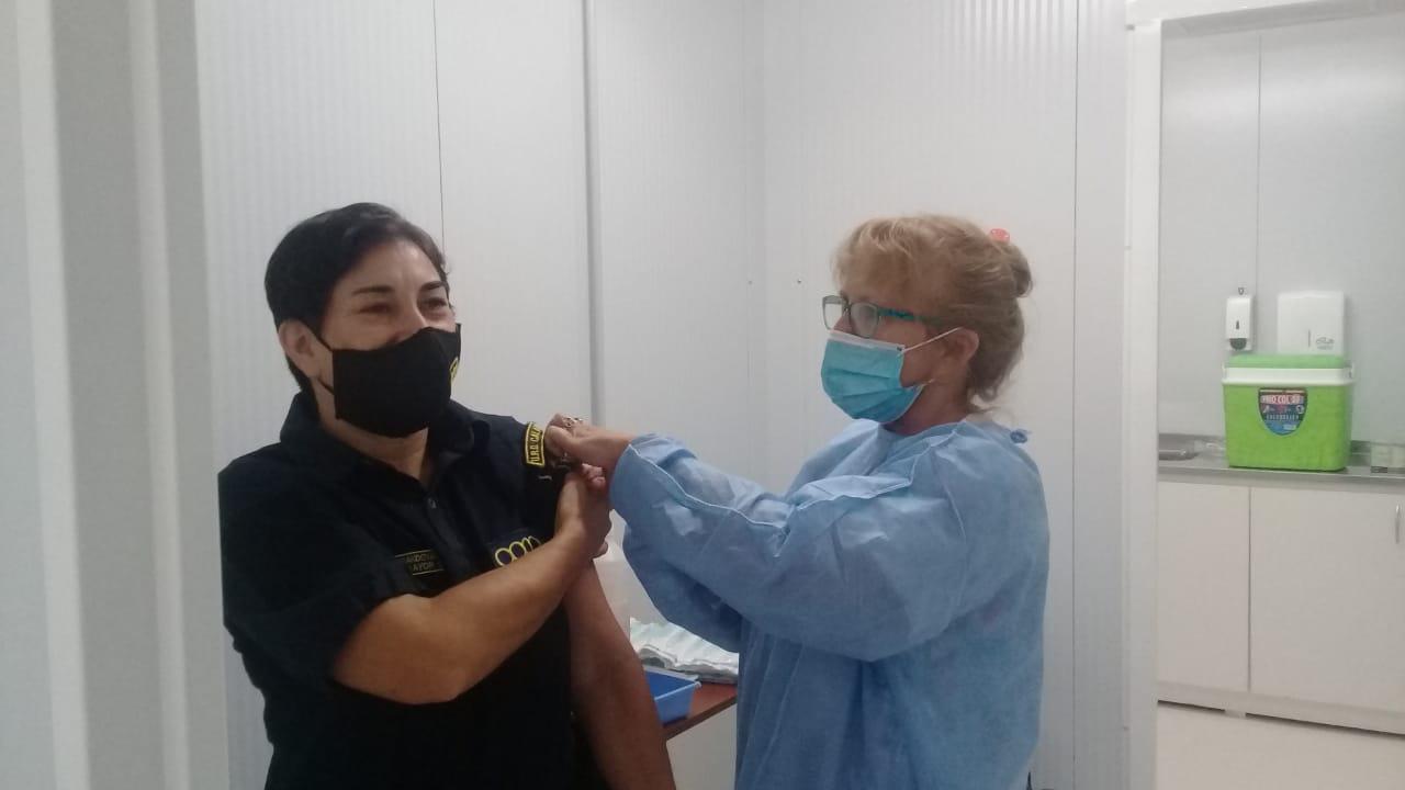 VACUNACION PERSONAL POLICIAL 01