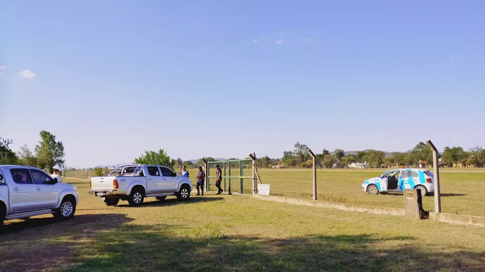 Operativo de seguridad ante el aterrizaje de Nahuel Molina en Villa Rumipal 
