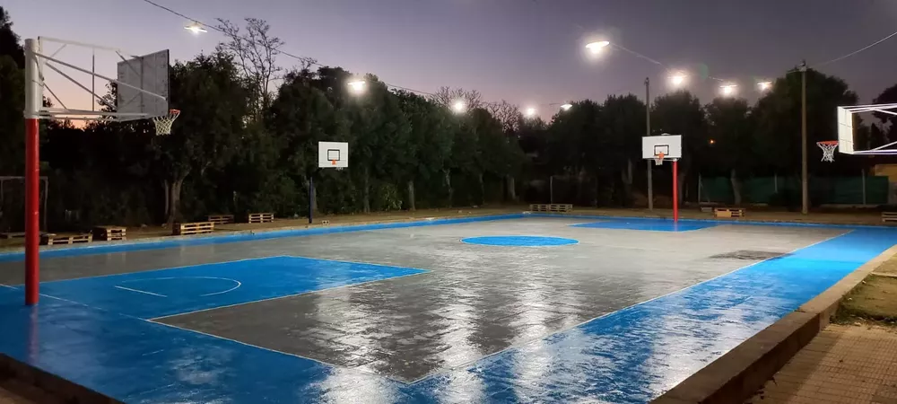 Villa Rumipal: entre padres y el Municipio, mejoraron la cancha de Básquet del club