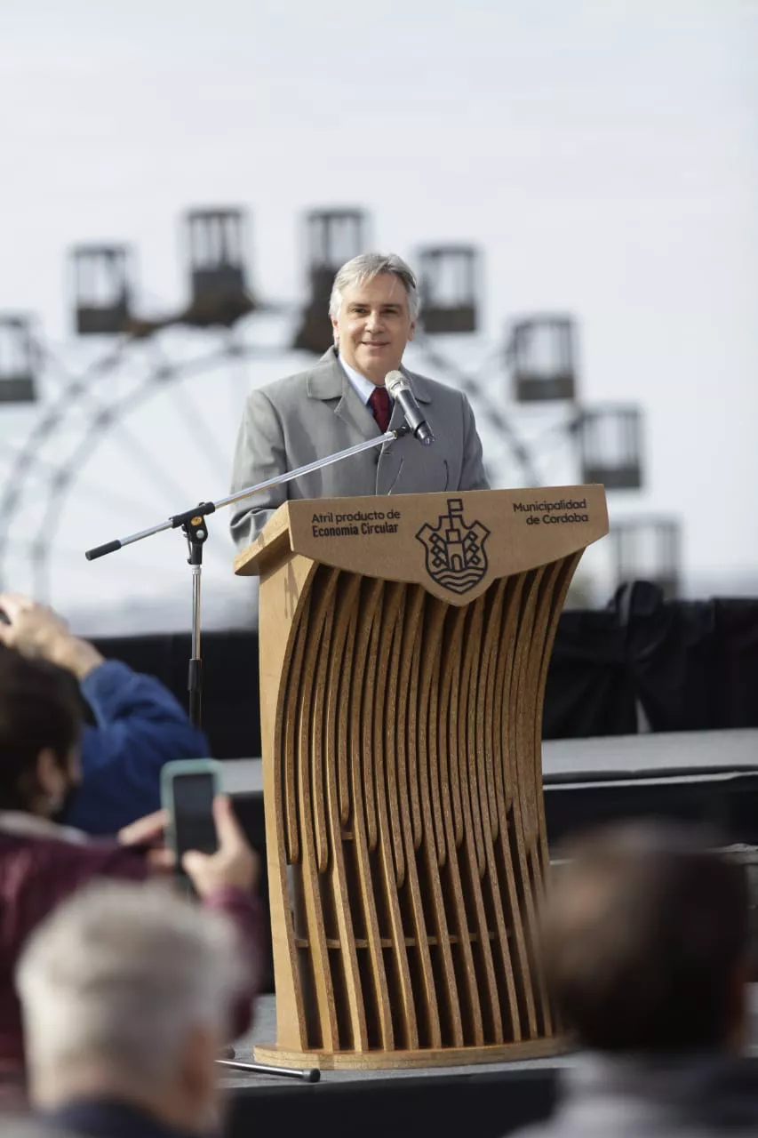 Llaryora anunció la realización de La Segunda Cumbre Mundial