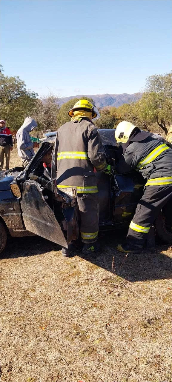 Bomberos rescataron a una persona atrapada