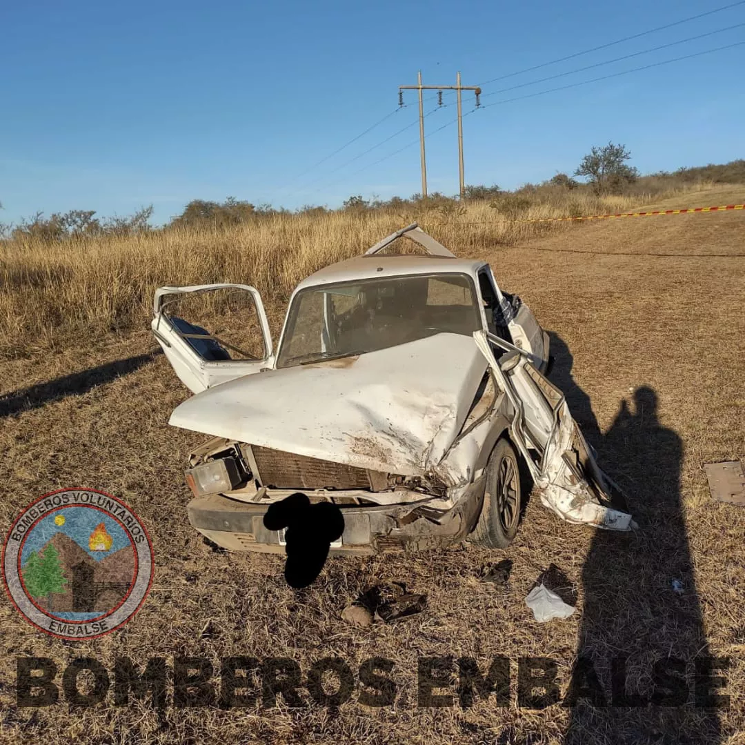 Embalse: falleció un joven tras volcar con su auto en la ruta