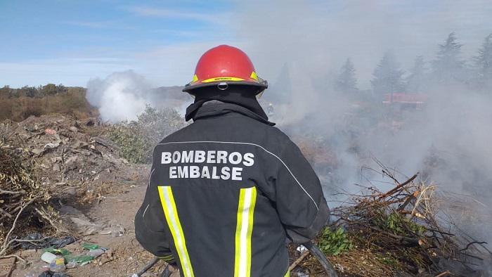 Bomberos en Cerro Pistarini 03