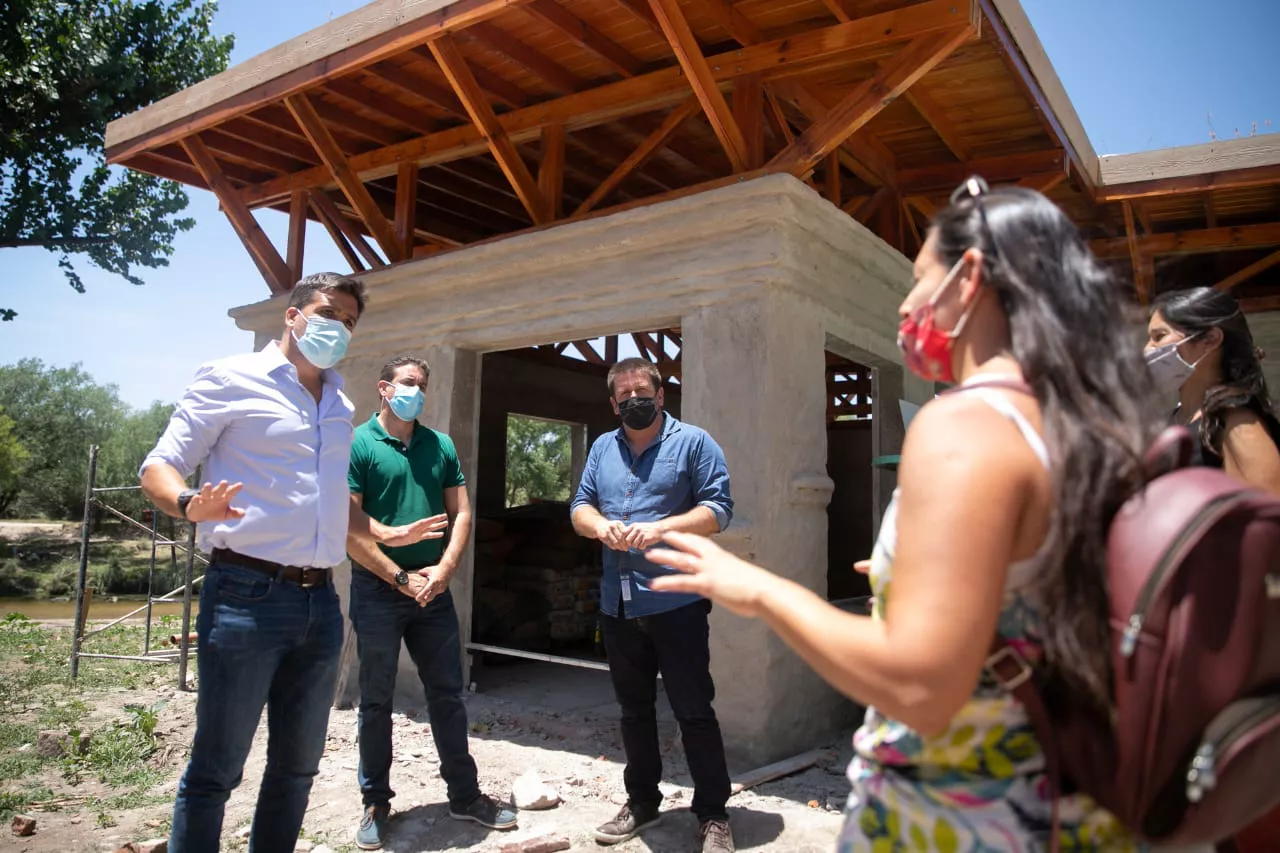 Localidades de Calamuchita reciben aportes de la provincia