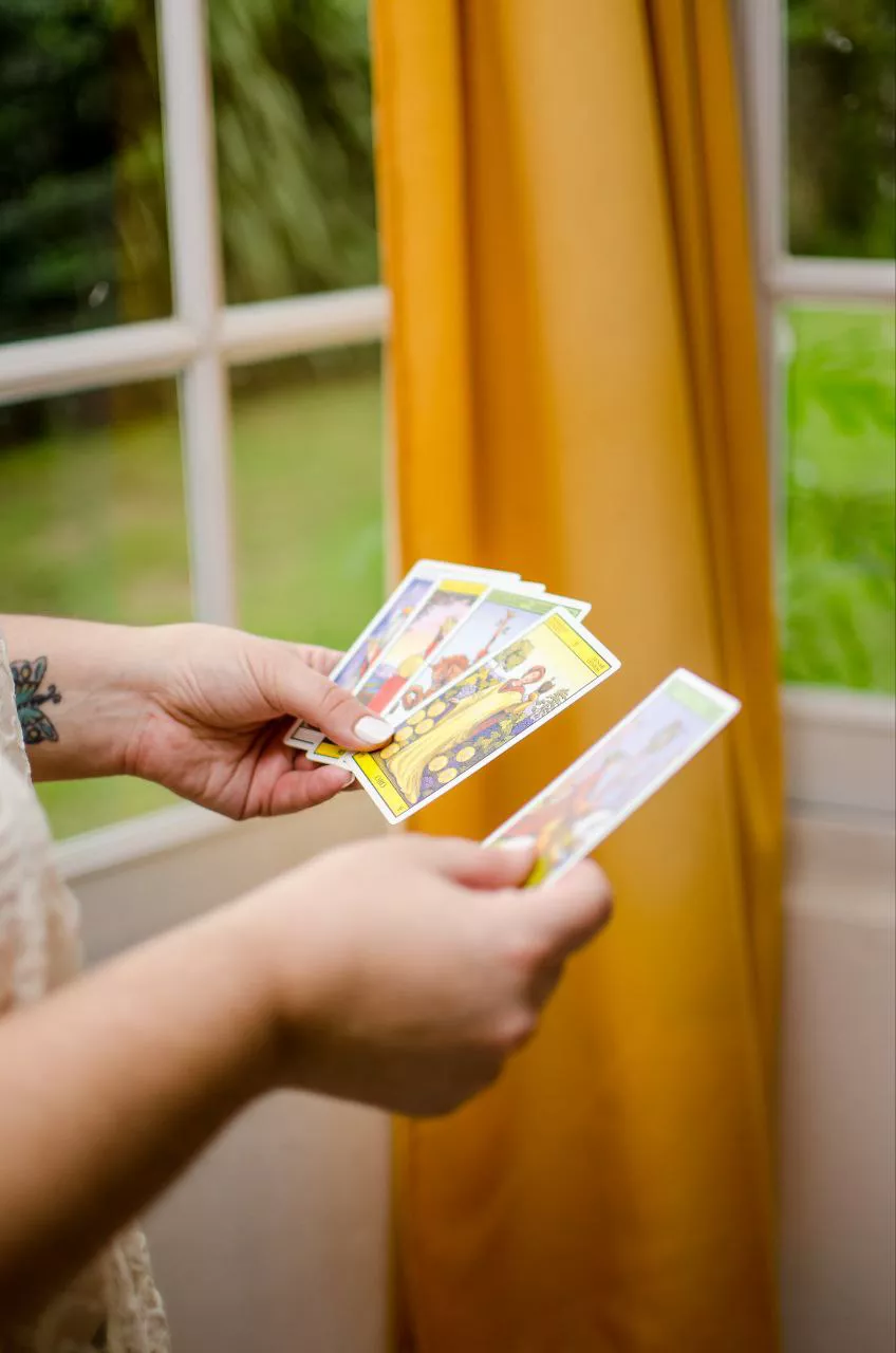 Nabila, una "esotérica" emprendedora que apuesta por la práctica del Reiki en Calamuchita