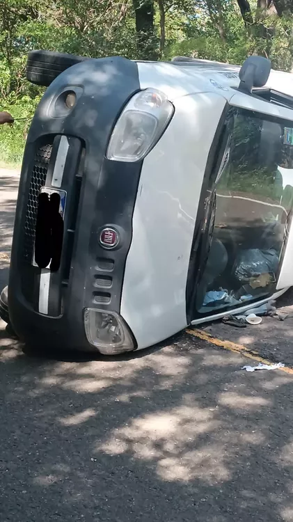 La Cruz: volcó un utilitario que transportaba mercaderia