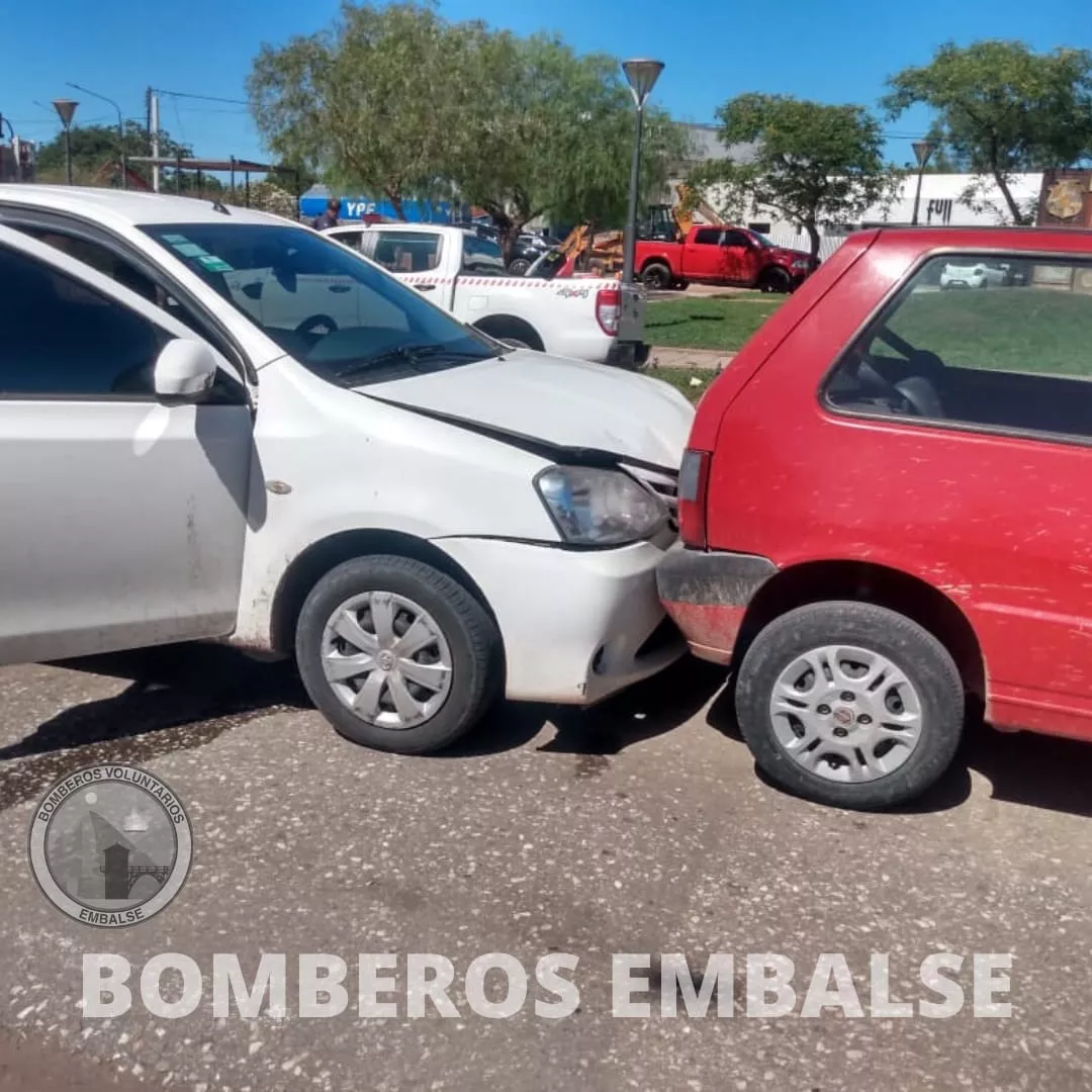 Embalse: 4 vehículos chocaron por alcance sobre la ruta 5