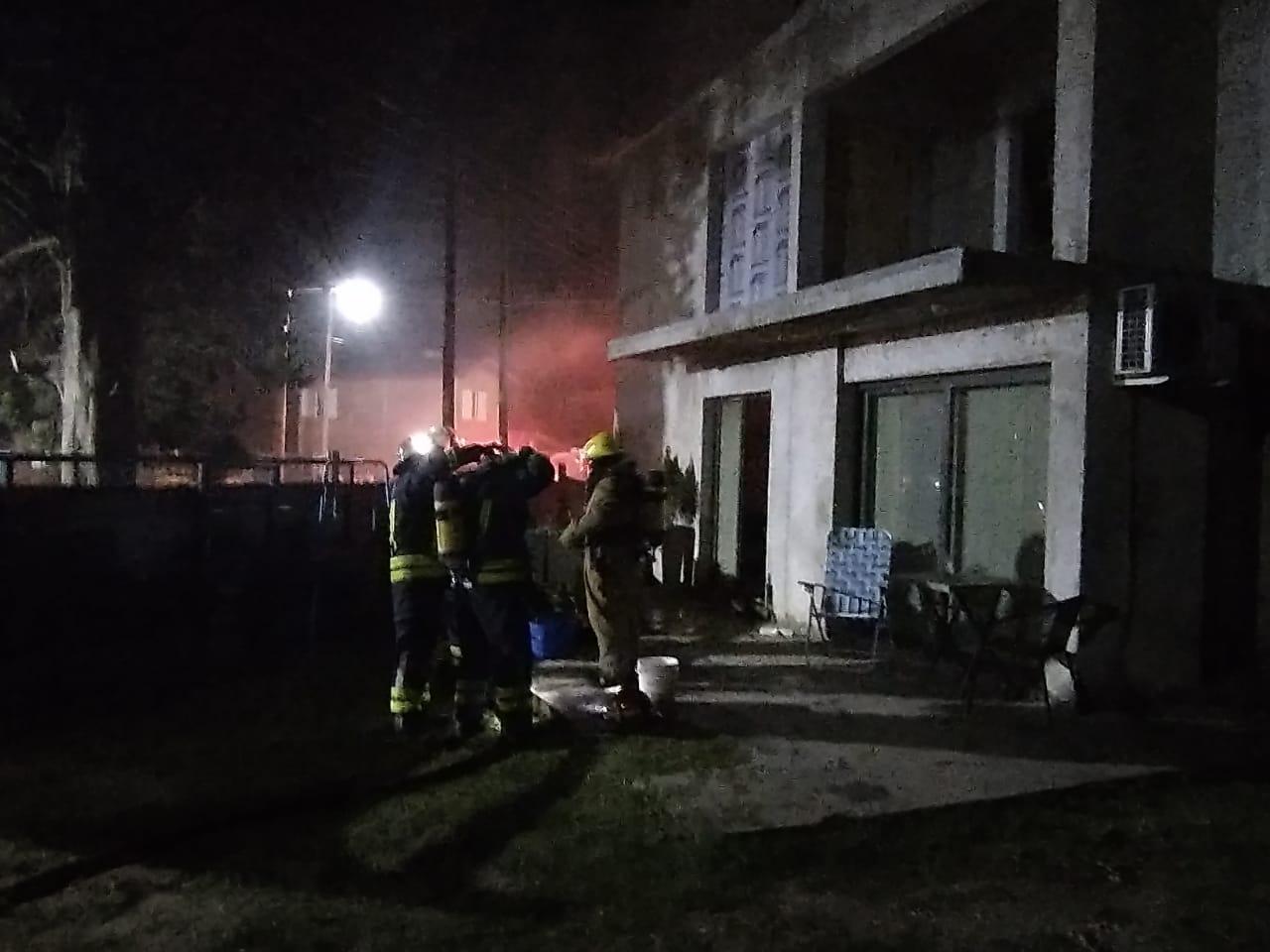 Incendio de vivienda en Embalse 08