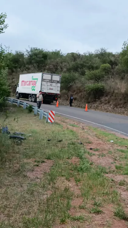 Embalse: un automóvil y un camión impactaron en la ruta 5 