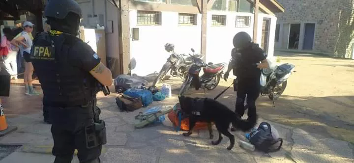 Villa General Belgrano: secuestran drogas en un control preventivo en la terminal de ómnibus