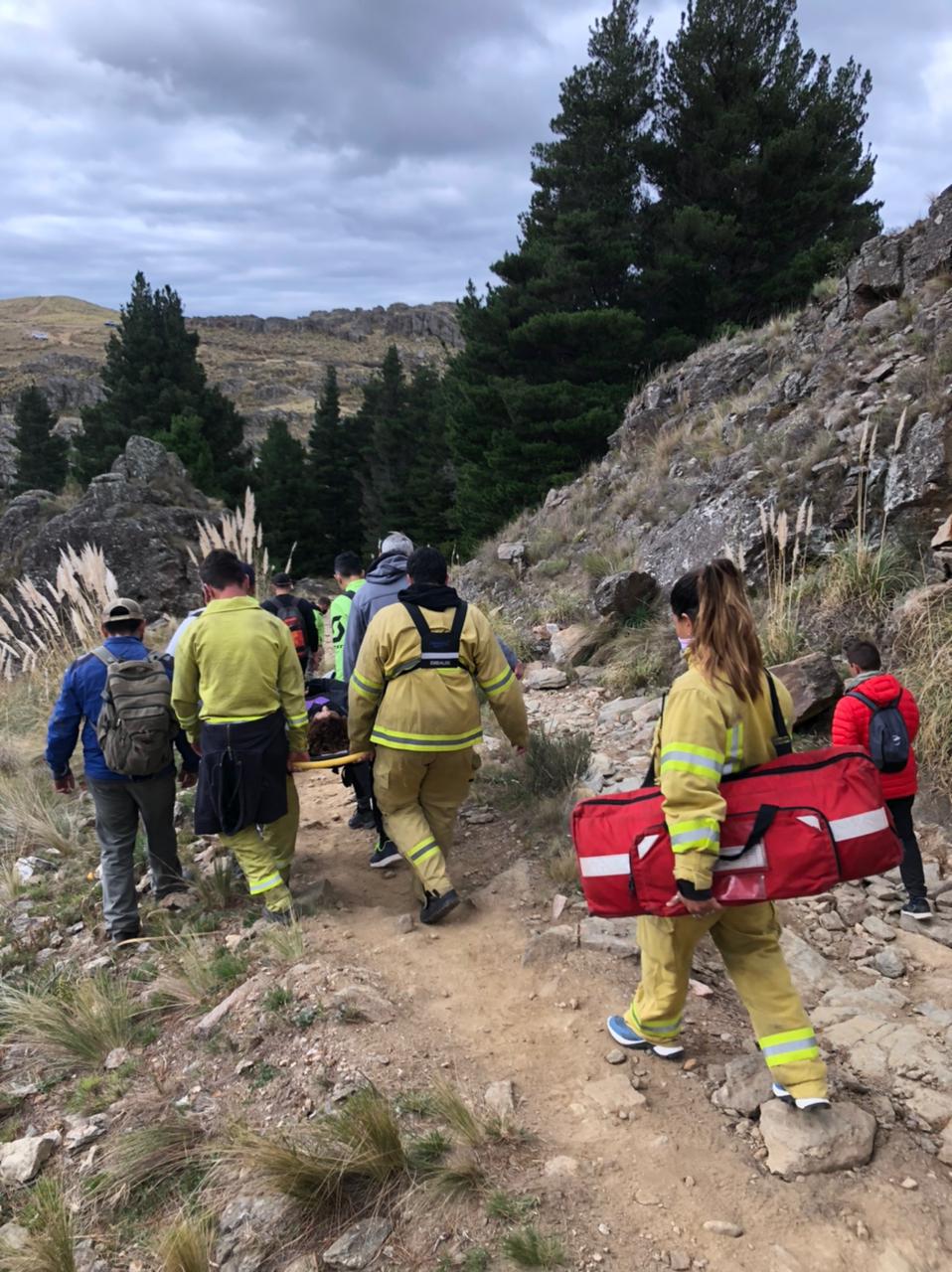 BOMBEROS EMBALSE RESCATE DE MUJER 02