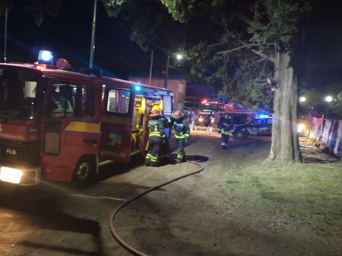Incendio de vivienda en Embalse 07