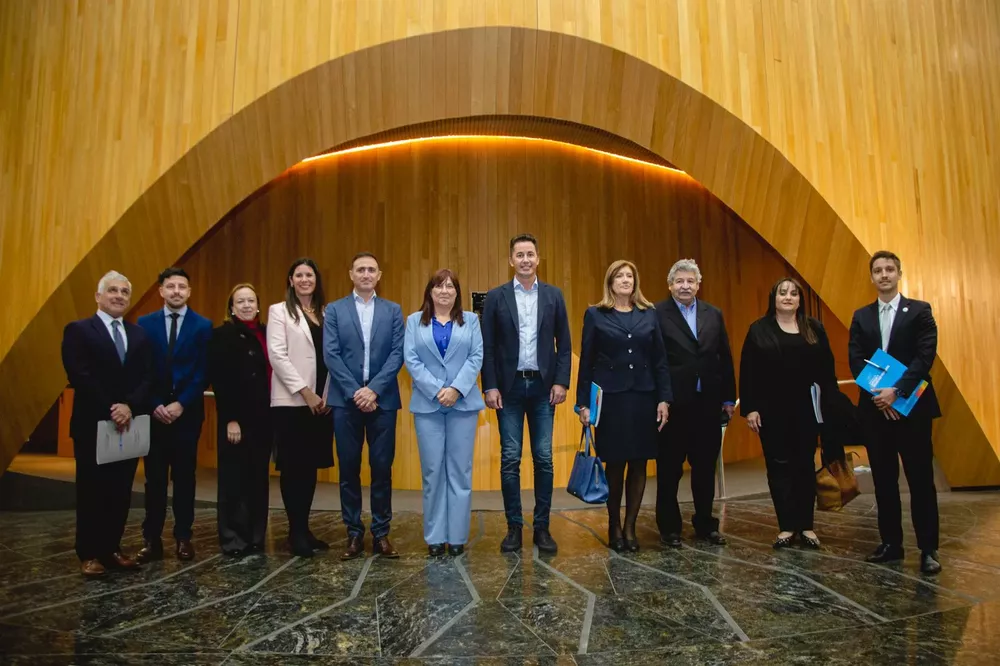 c2f7fd28-22e0-4c66-b8a9-2ea6e5b16b44