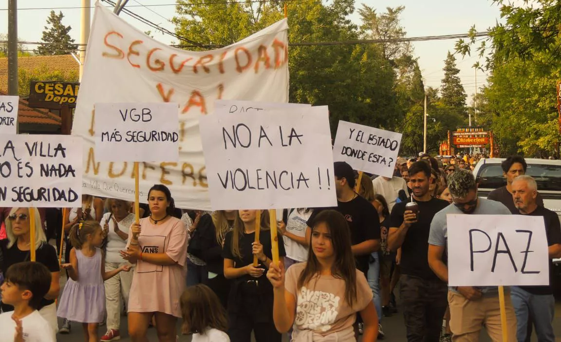 Marcha en reclamo de mayor seguridad en Villa General Belgrano. Gentileza: Alejandro Montbrun