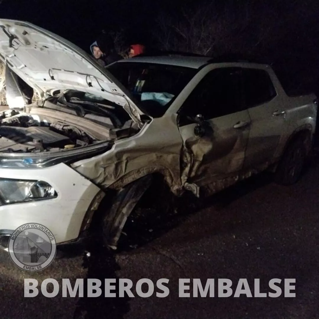 Embalse: dos vehículos impactaron de frente en la curva de Rosarolli