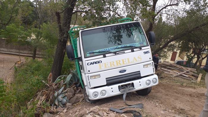 Bomberos EMbalse rescate de camion 01