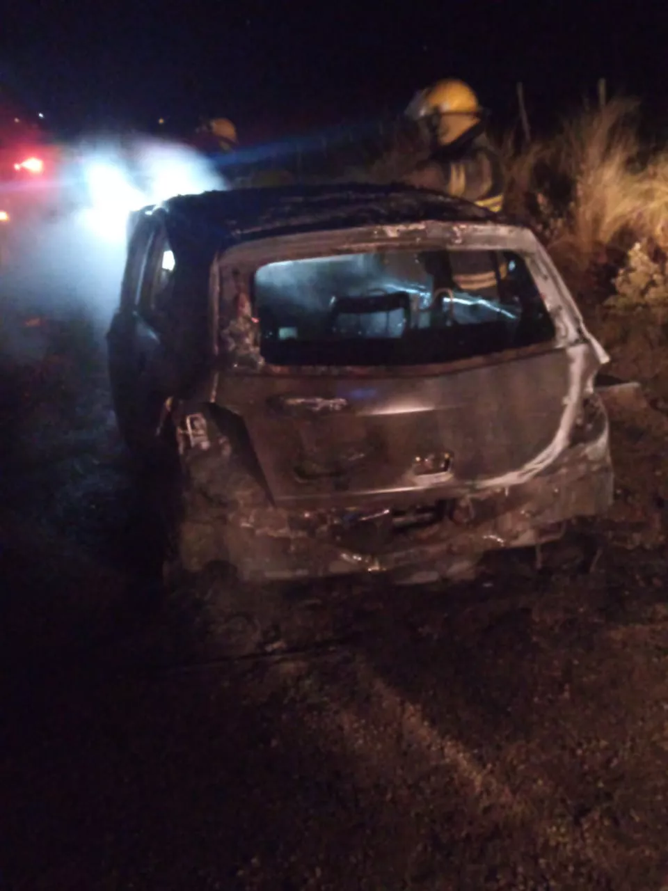 Incendio vehicular en Villa Yacanto Incendio vehicular en Villa Yacanto