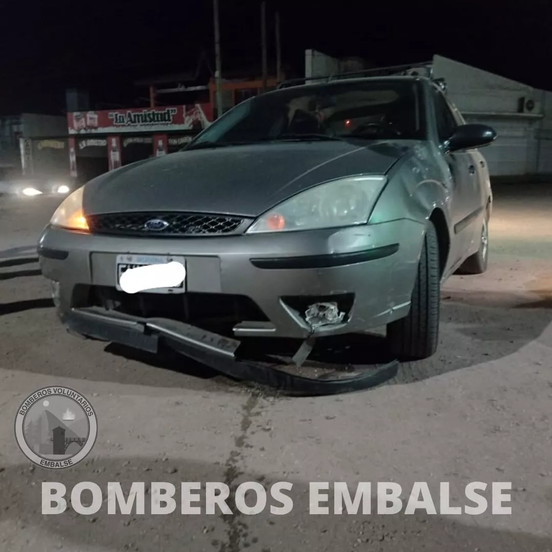 Embalse: una motocicleta impactó contra un auto sobre la ruta 5