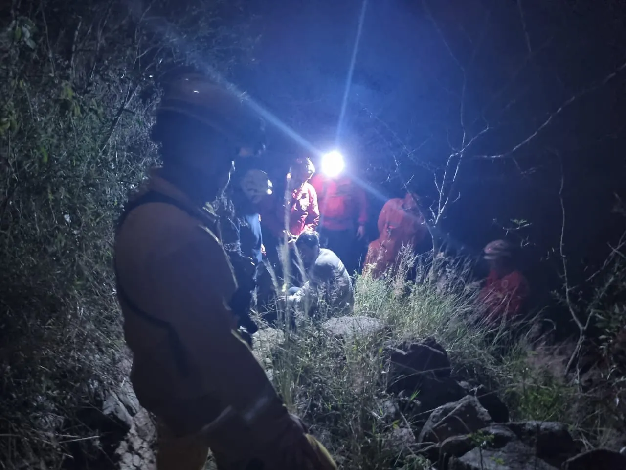 Santa Rosa: bomberos rescataron a un hombre que se desorientó mientras realizaba una caminata por las sierras