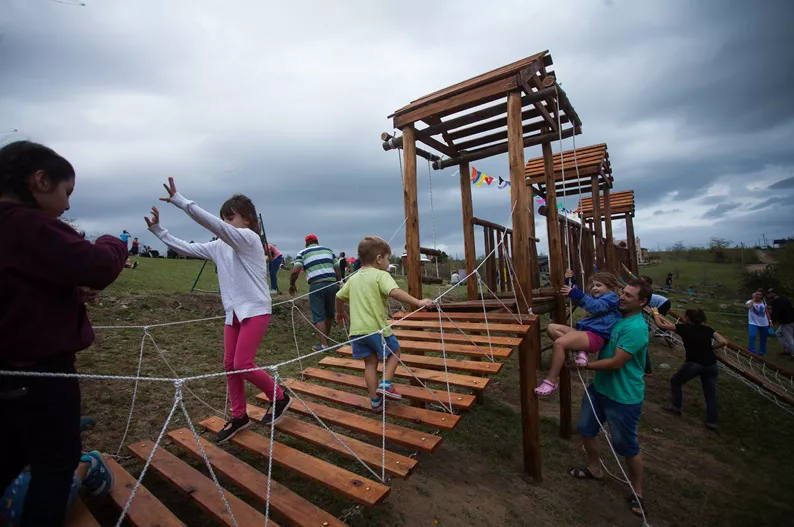 Fiesta de la comida al disco de arado - Infancias