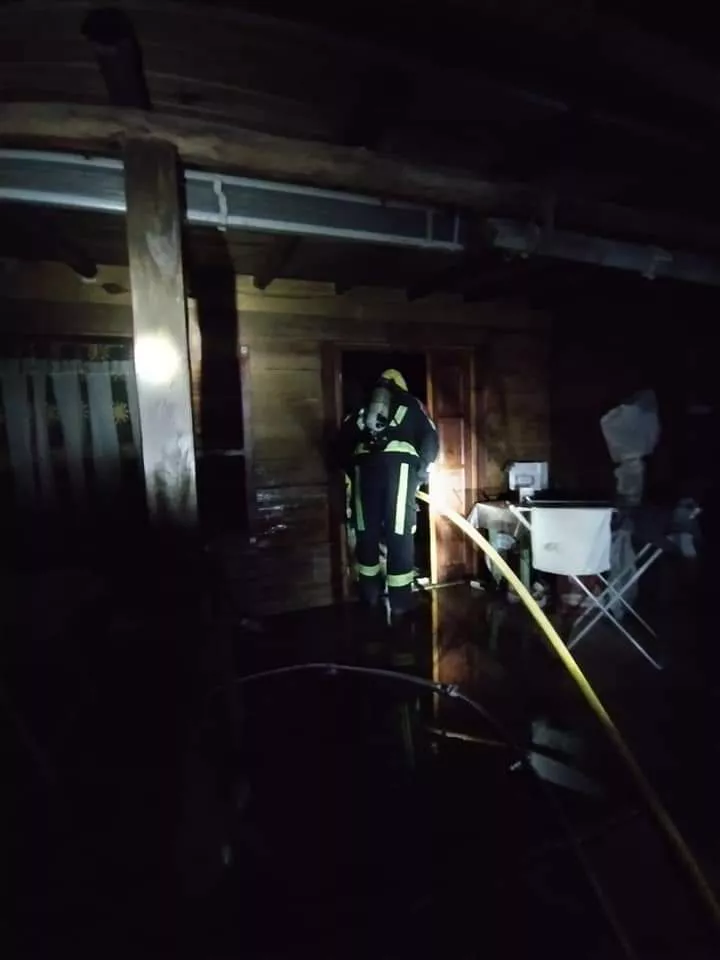 Villa General Belgrano: bomberos extinguieron un incendio en una vivienda 