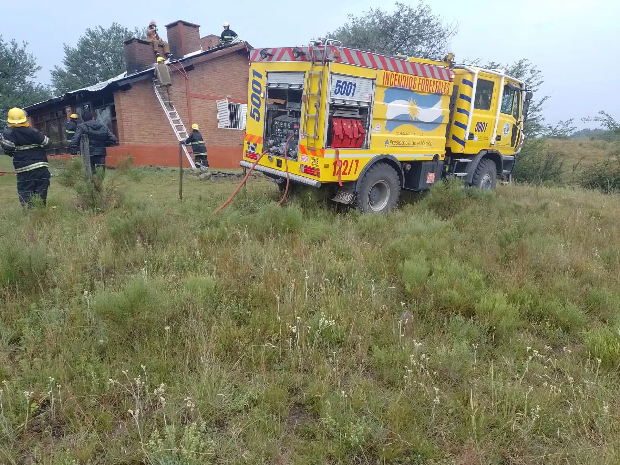 Villa Yacanto: bomberos extinguieron un incendio en una vivenda