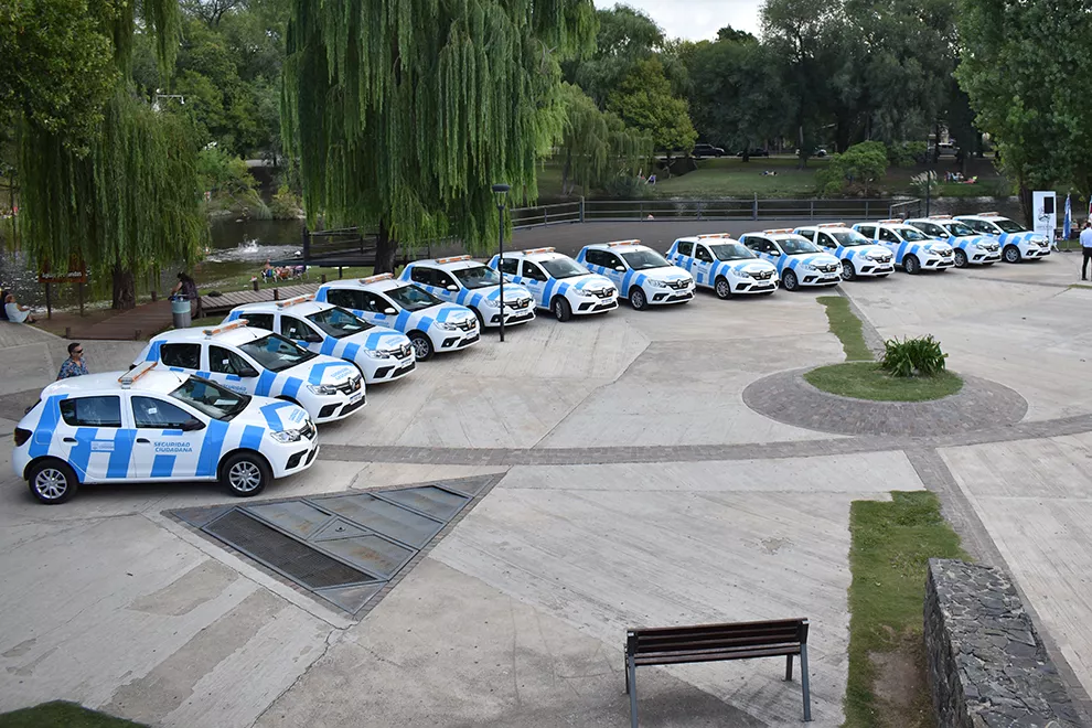 Entregan 13 nuevos vehículos de Seguridad Ciudadana al Departamento de Calamuchita 