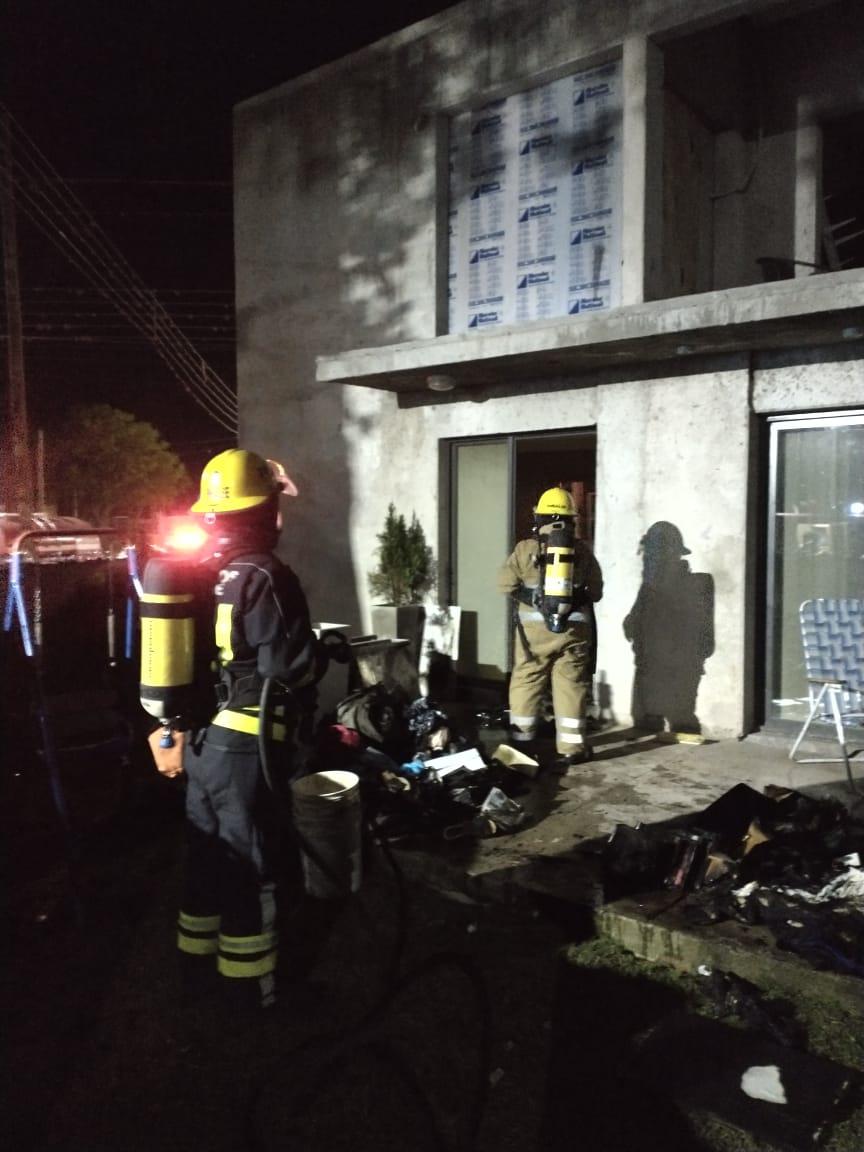 Incendio de vivienda en Embalse 03