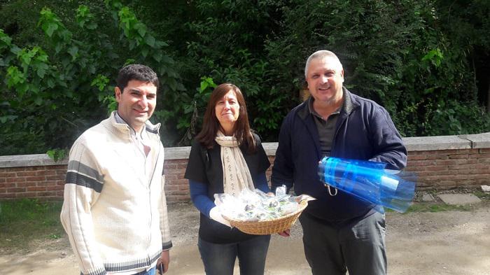 Gonzalez entregó máscaras y huevos de pascuas 01