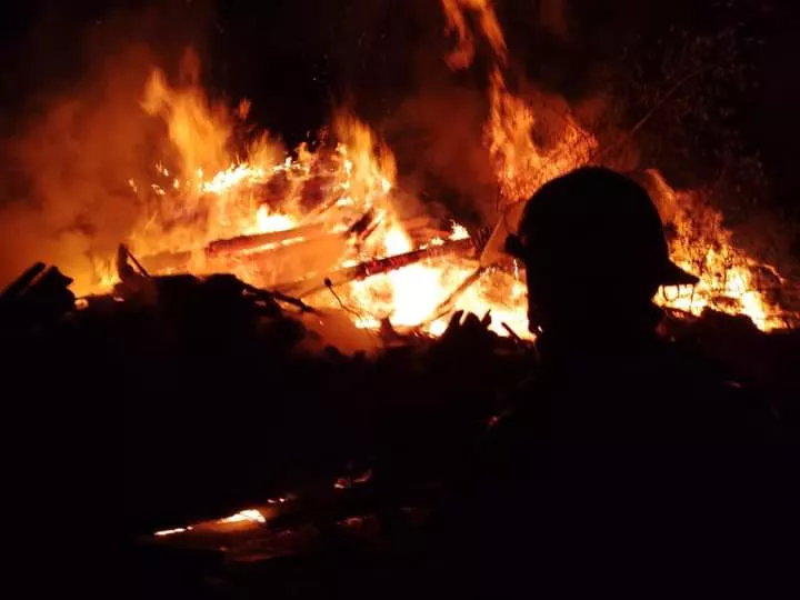 Los Molinos: impactante incendio de un parador en la zona de La Garganta