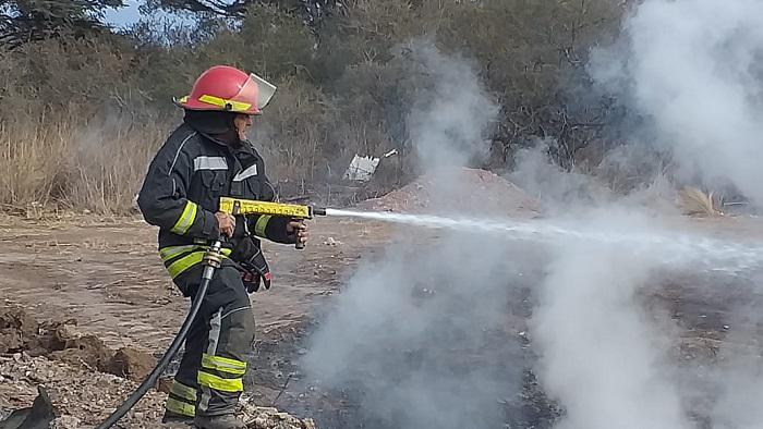 Bomberos en Cerro Pistarini 06