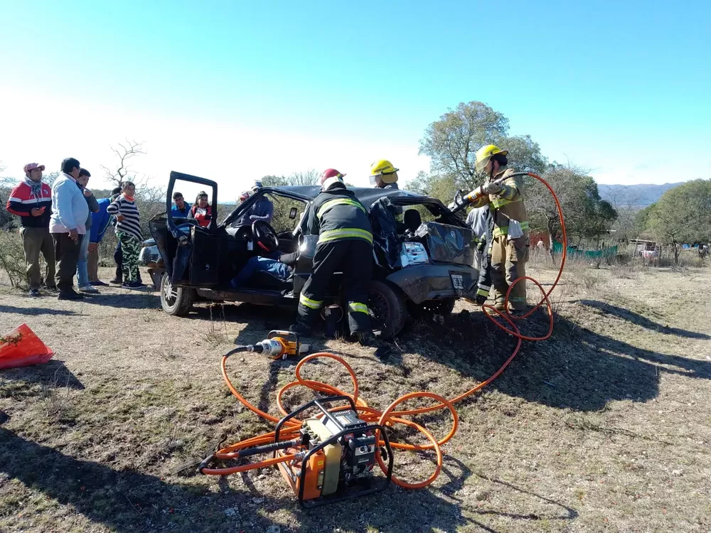 Bomberos rescataron a una persona atrapada 2