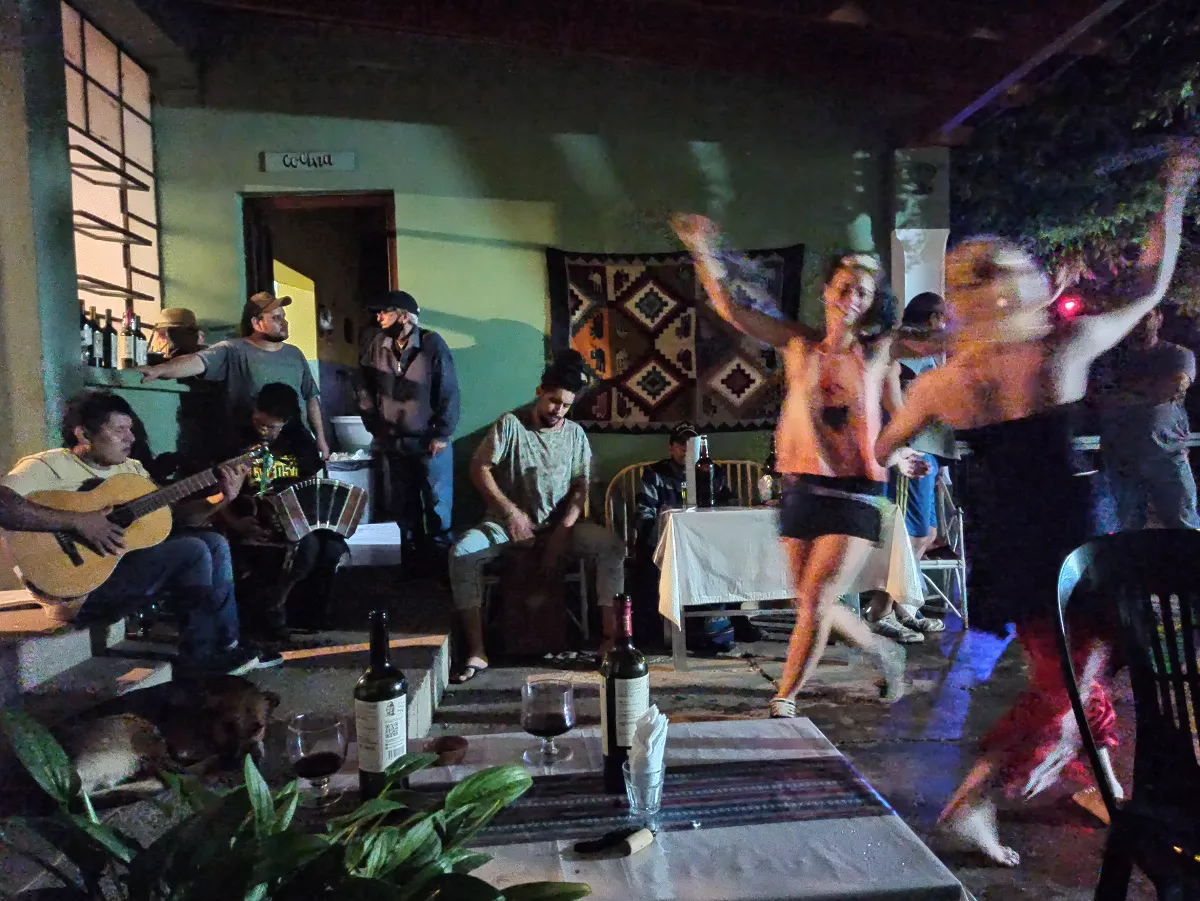 Casa Vieja - Bar Cultural en Amboy (5)