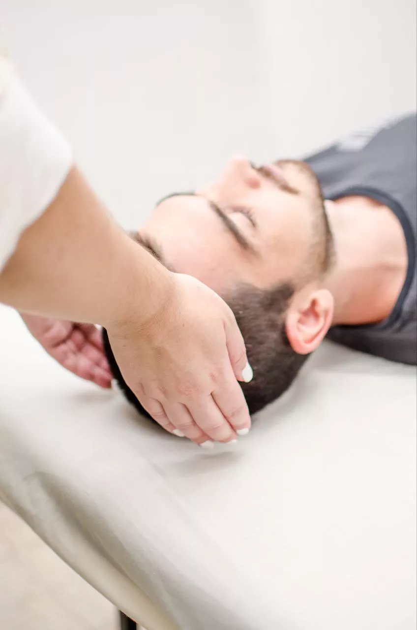 Nabila, una "esotérica" emprendedora que apuesta por la práctica del Reiki en Calamuchita