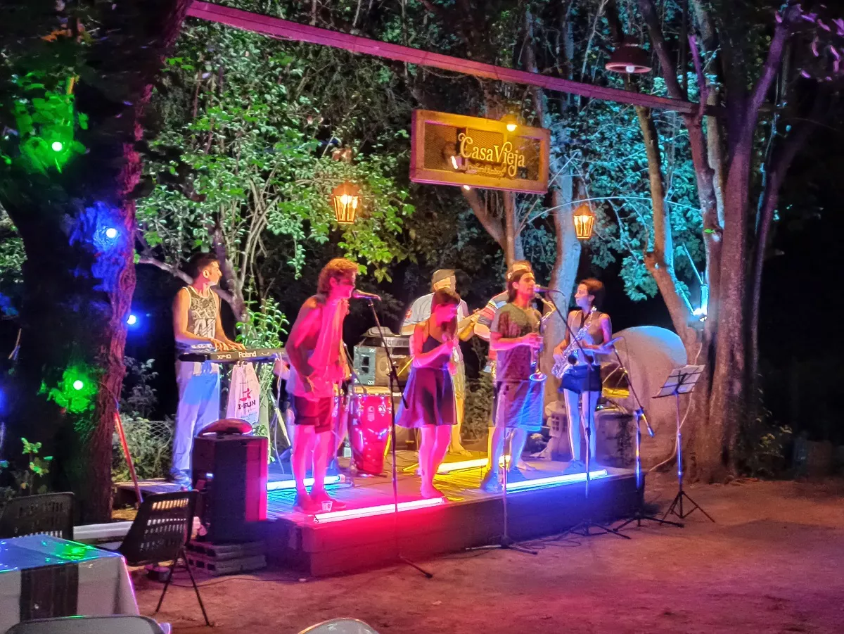 Casa Vieja - Bar Cultural en Amboy (11)