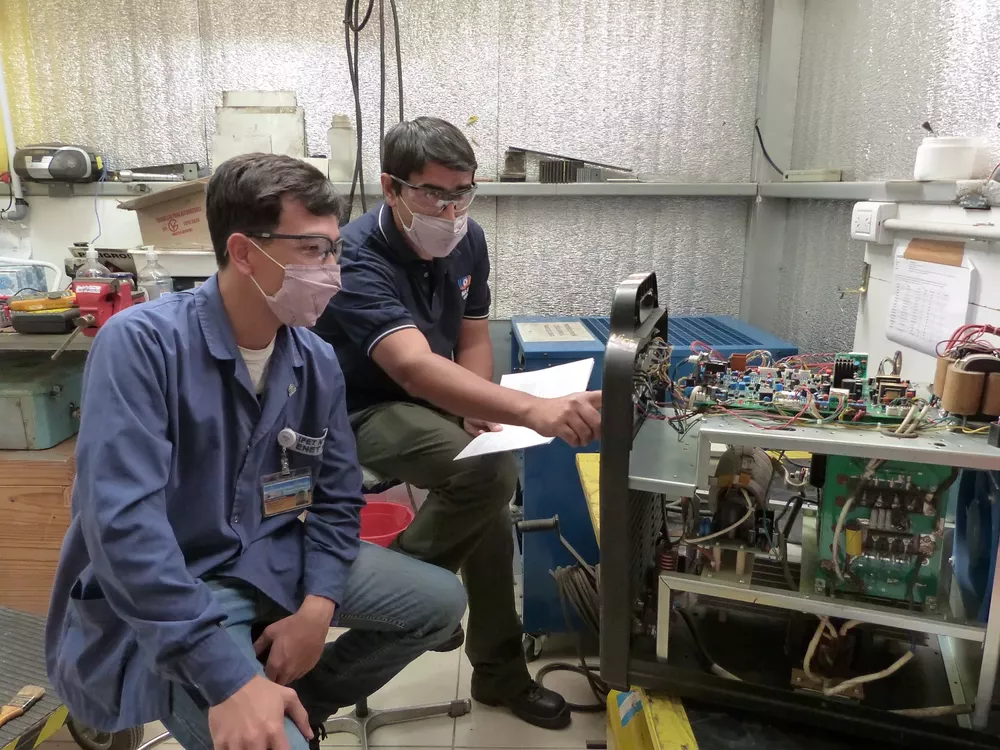 PASANTÏAS EN CENTRAL NUCLEAR EMBALSE 02 PASANTÏAS EN CENTRAL NUCLEAR EMBALSE 02 Foto: Na.Sa.