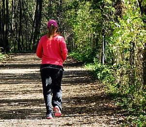 mujer trotando
