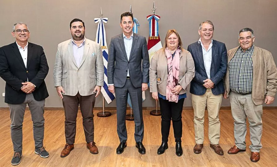 Manuel Calvo presentó el modelo de transformación digital de Córdoba a intendentes de Uruguay