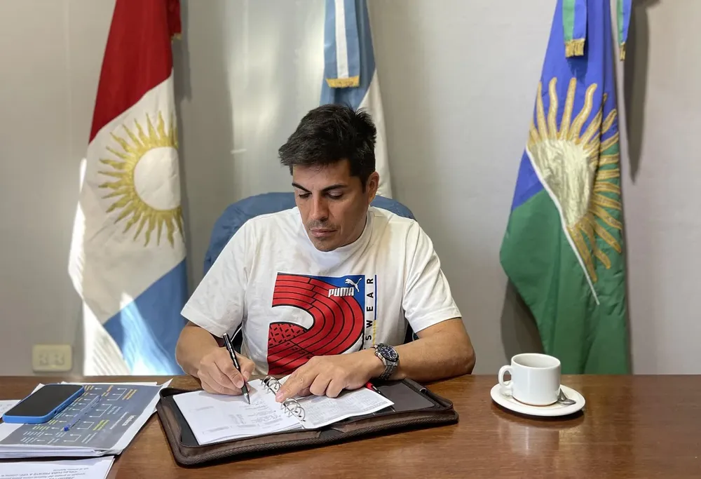 multimedia.grande.b2dba2c244e685d7.TWFyaW8gUml2YXJvbGFfZ3JhbmRlLndlYnA=