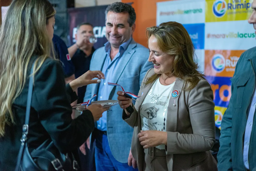 La vicegobernadora Myriam Prunotto entregó un nuevo móvil para Villa Rumipal (6)