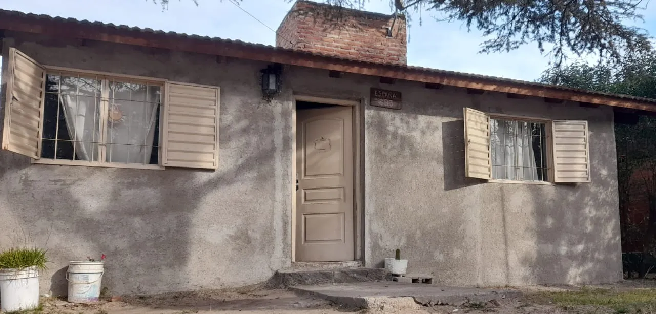 Santa Rosa: le robaron la jubilación mientras tomaba mates en el patio de su casa