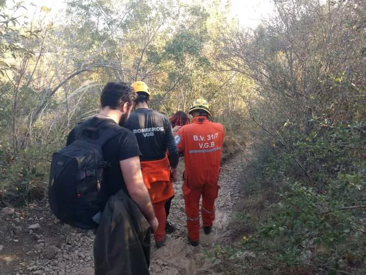 Villa General Belgrano: bomberos rescataron a una persona lesionada en el Cerro de la Vírgen