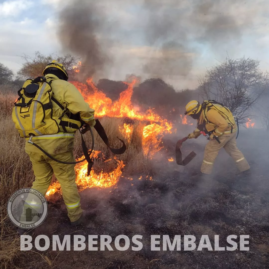 Riesgo de incendios: bomberos de la región debieron colaborar en 2 incendios durante la tarde del lunes