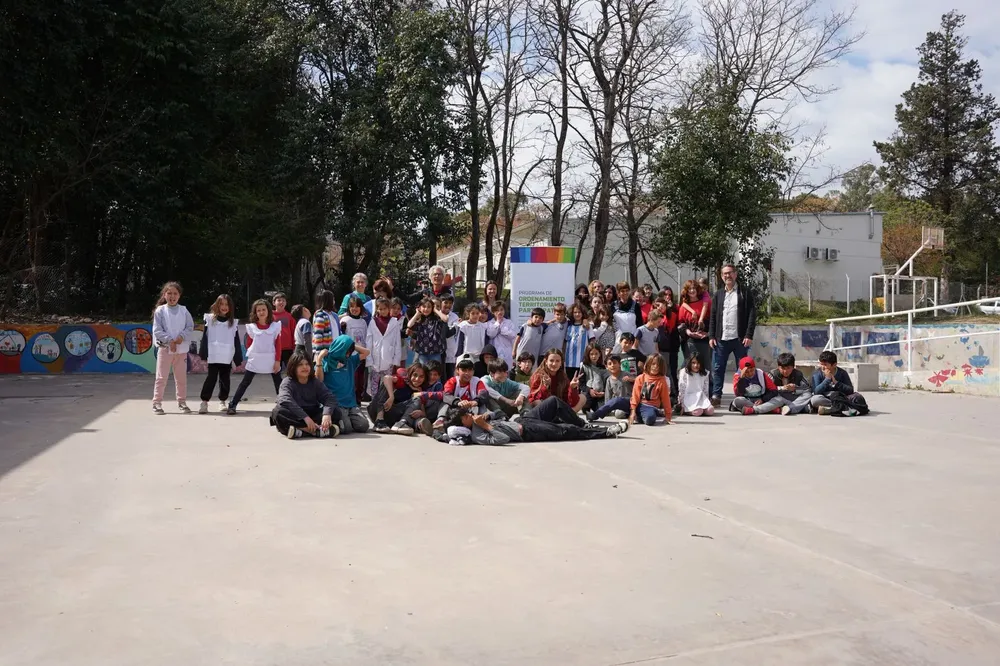 cdebd73a-5a83-4f4e-b39e-8563bea51c90