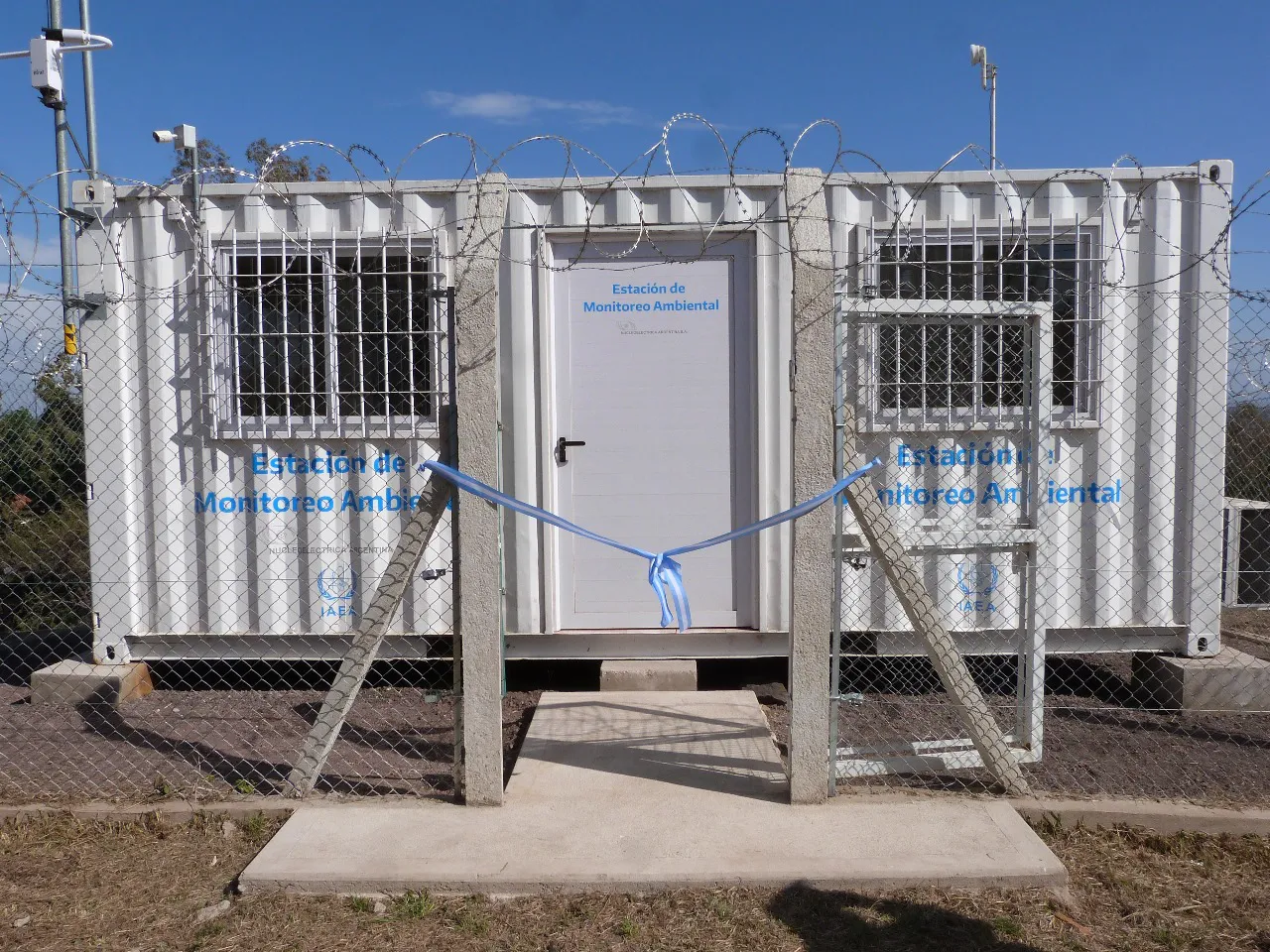 Inauguran una nueva estación ambiental monitoreada internacionalmente en la Central Nuclear Embalse