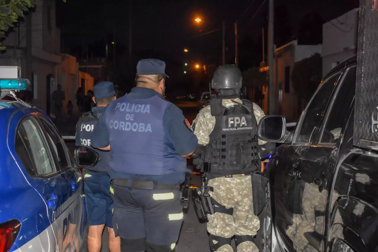 Detienen a 3 mayores por tenencia de drogas en Santa Rosa 