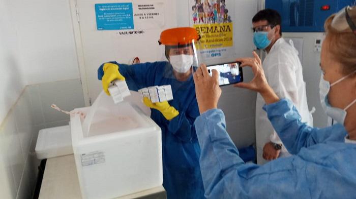 Así llegaban las dosis monitoreadas con un sistema que garantizan la temperatura necesaria